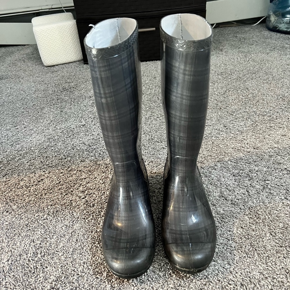 UGG RAIN BOOTS